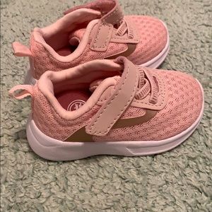 Toddler tennis shoes